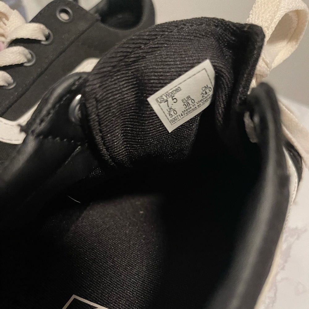 Vans - Picture 2 of 5